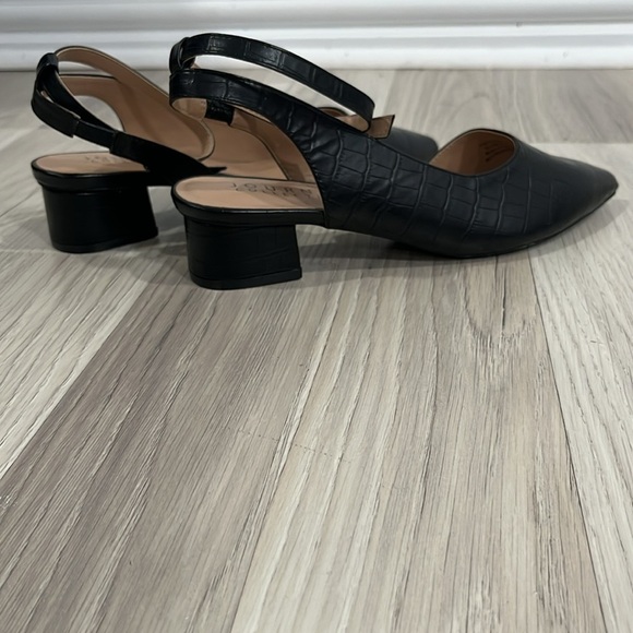 Journee Collection KEEFA Black Croc Print Point Toe Ankle Strap Pumps Size 8 - Picture 8 of 8